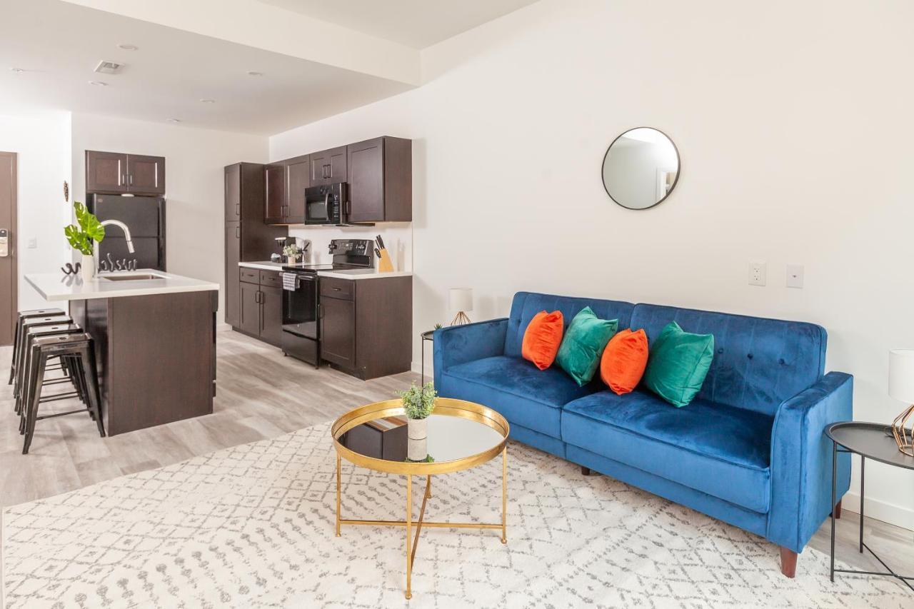 Frontdesk I The Blonde Apts Downtown Cincinnati Ruang foto